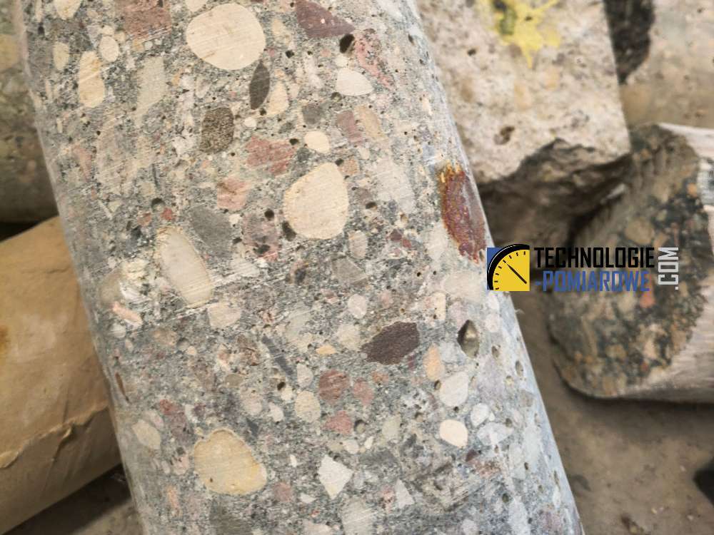 Pobieranie próbek rdzeniowych betonu na budowie
